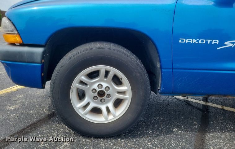 image for item DR4867 2001 Dodge  Dakota Sport pickup truck