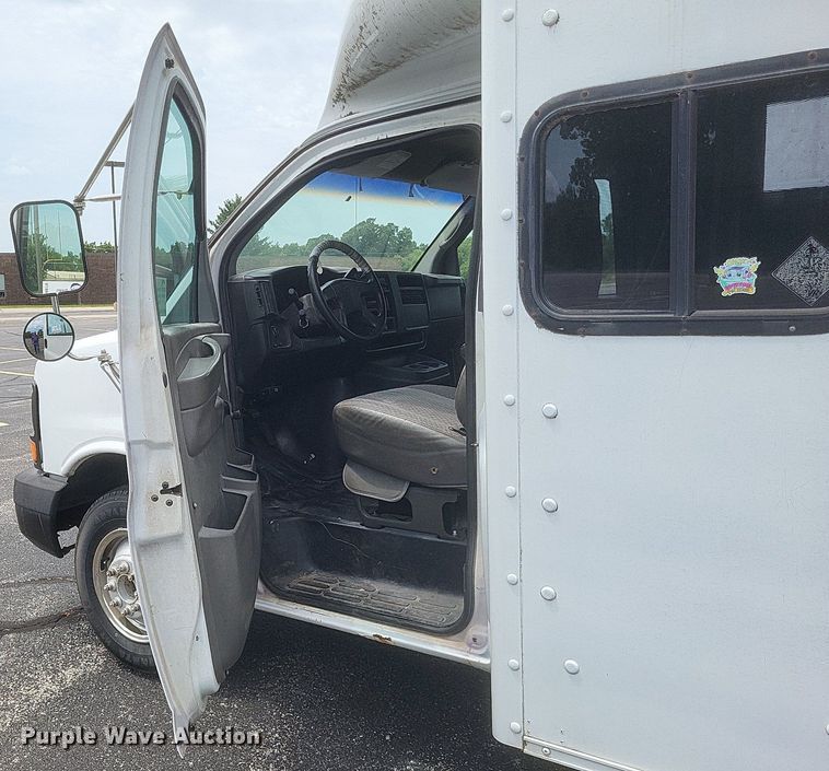 image for item DR4870 2004 Chevrolet  delivery truck