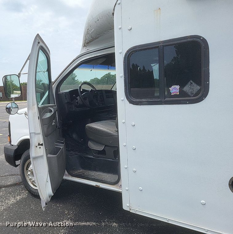 image for item DR4870 2004 Chevrolet  delivery truck