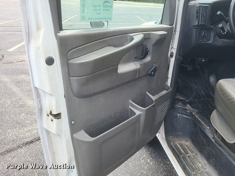 image for item DR4870 2004 Chevrolet  delivery truck