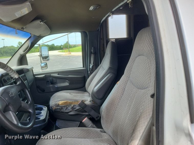 image for item DR4870 2004 Chevrolet  delivery truck