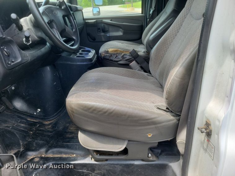 image for item DR4870 2004 Chevrolet  delivery truck