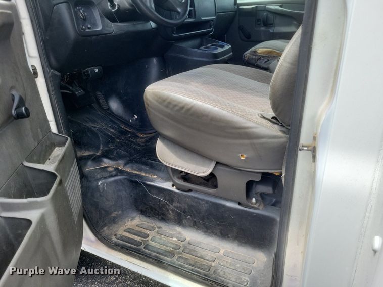 image for item DR4870 2004 Chevrolet  delivery truck