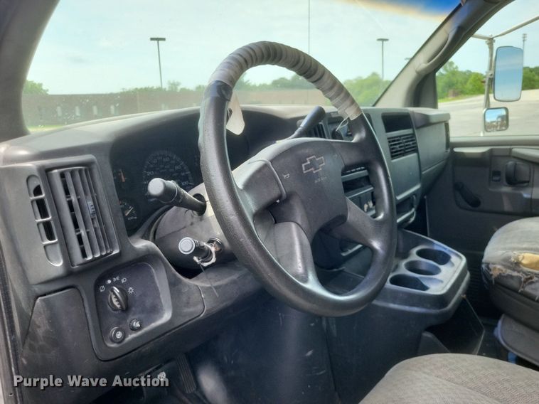 image for item DR4870 2004 Chevrolet  delivery truck