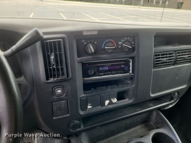 image for item DR4870 2004 Chevrolet  delivery truck