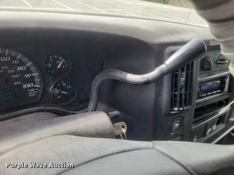 image for item DR4870 2004 Chevrolet  delivery truck