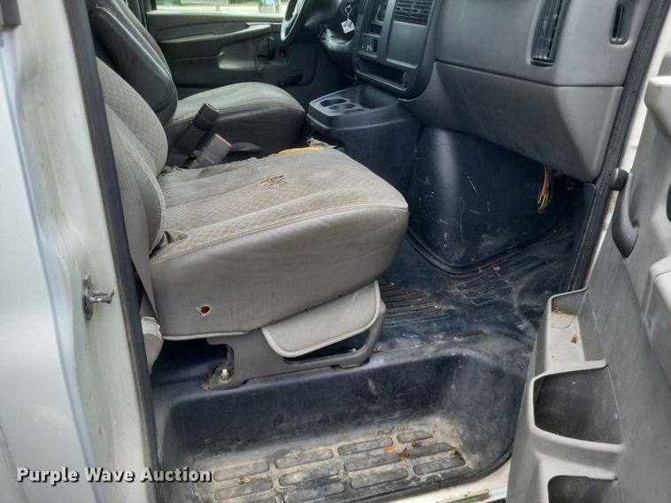 image for item DR4870 2004 Chevrolet  delivery truck