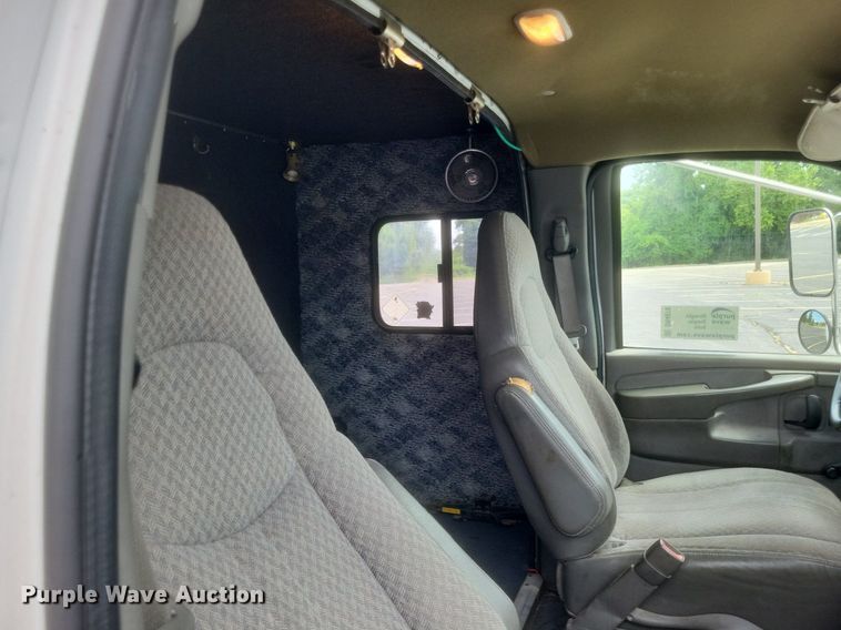 image for item DR4870 2004 Chevrolet  delivery truck