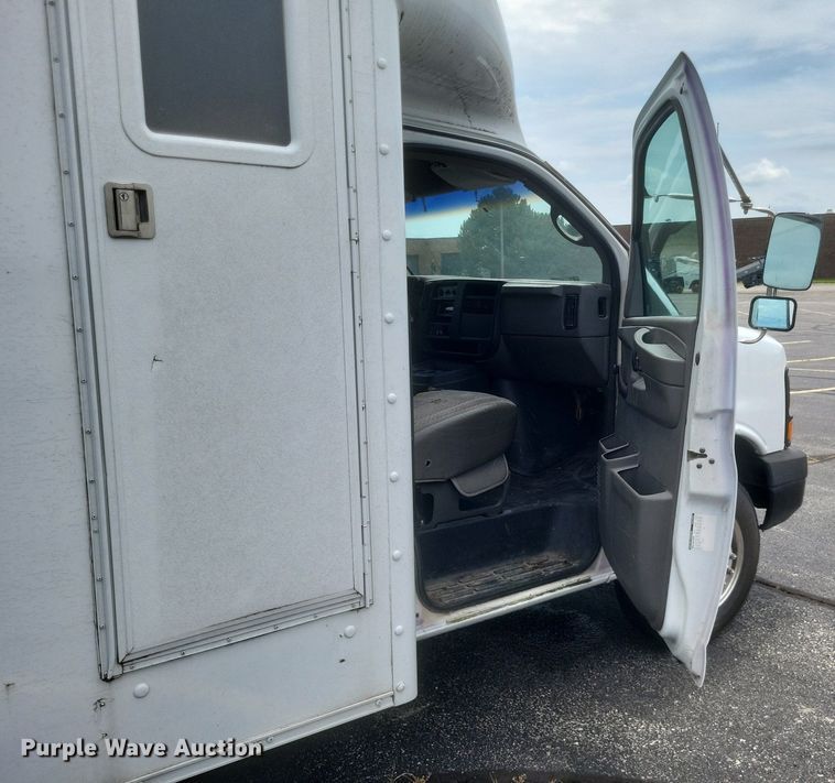 image for item DR4870 2004 Chevrolet  delivery truck