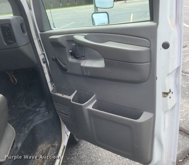 image for item DR4870 2004 Chevrolet  delivery truck