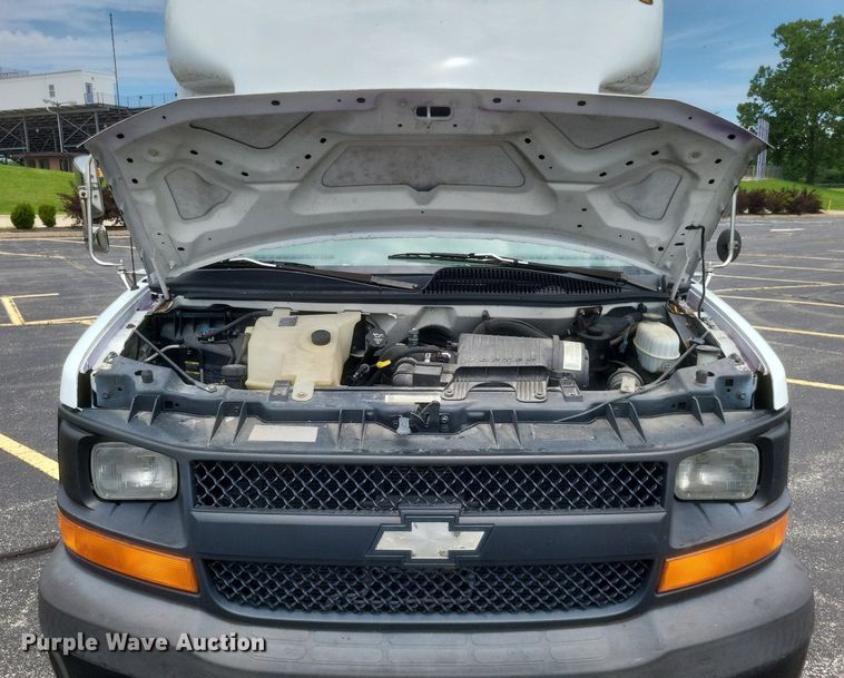 image for item DR4870 2004 Chevrolet  delivery truck