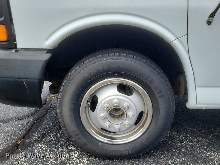 image for item DR4870 2004 Chevrolet  delivery truck