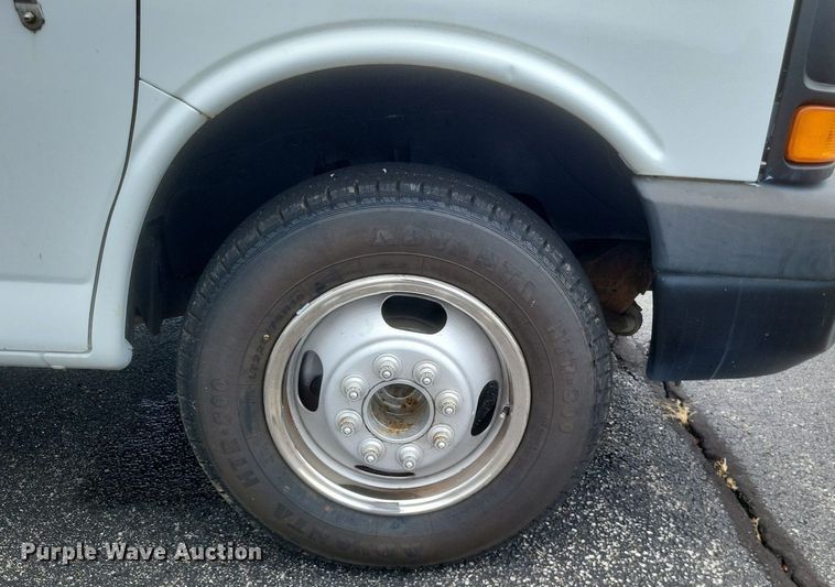 image for item DR4870 2004 Chevrolet  delivery truck