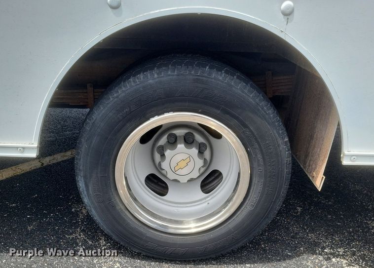 image for item DR4870 2004 Chevrolet  delivery truck