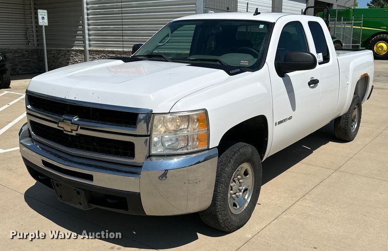 image for item DS4212 2008 Chevrolet  Silverado 2500HD Ext. Cab pickup truck