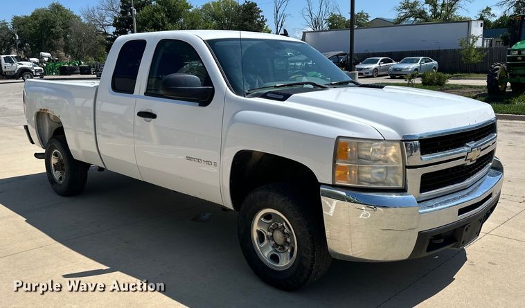image for item DS4212 2008 Chevrolet  Silverado 2500HD Ext. Cab pickup truck