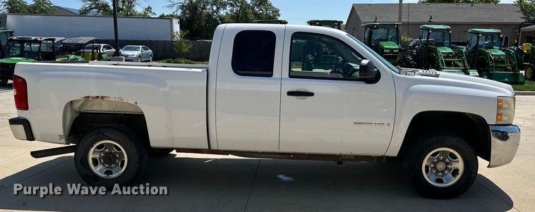 image for item DS4212 2008 Chevrolet  Silverado 2500HD Ext. Cab pickup truck