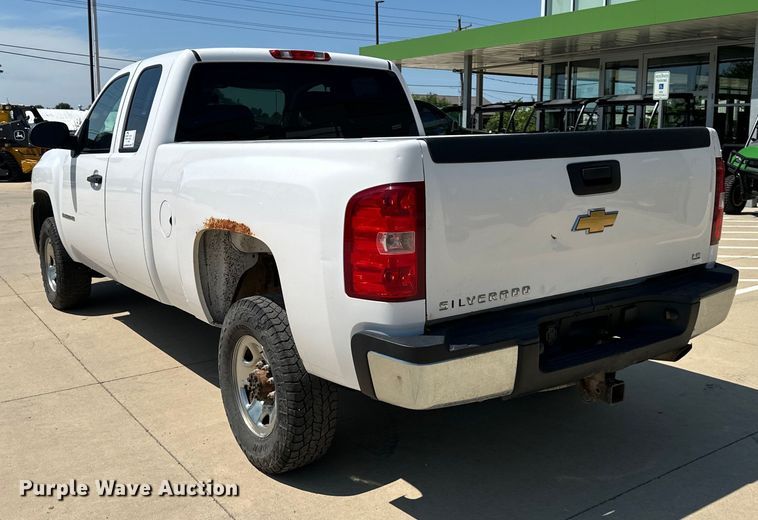 image for item DS4212 2008 Chevrolet  Silverado 2500HD Ext. Cab pickup truck