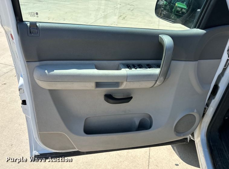 image for item DS4212 2008 Chevrolet  Silverado 2500HD Ext. Cab pickup truck