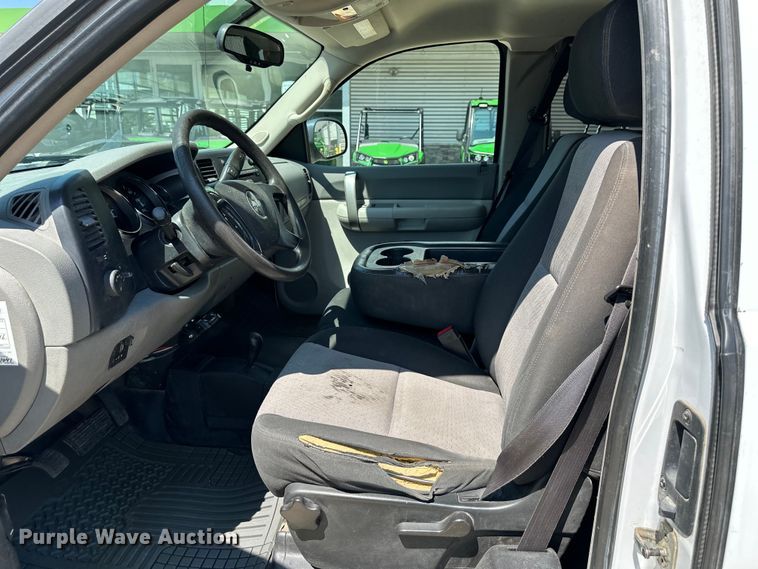 image for item DS4212 2008 Chevrolet  Silverado 2500HD Ext. Cab pickup truck