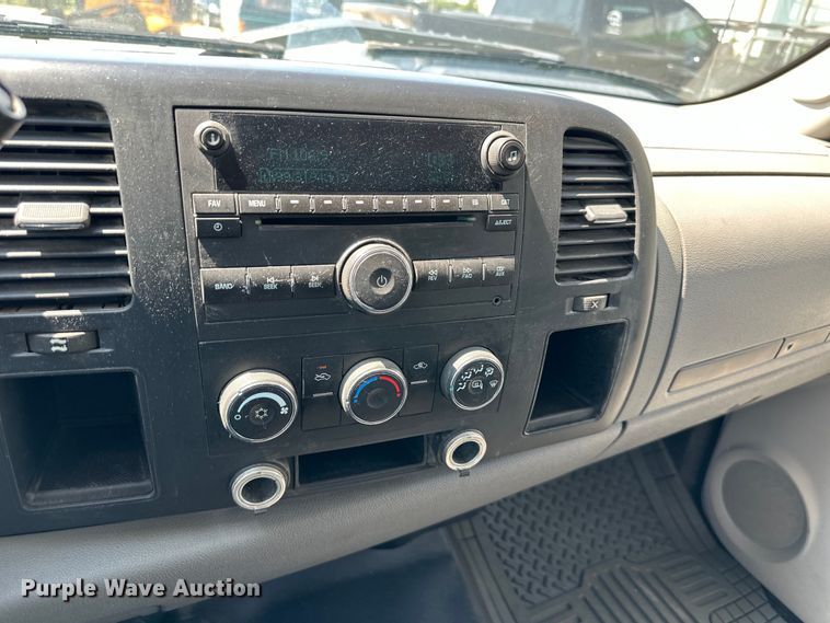 image for item DS4212 2008 Chevrolet  Silverado 2500HD Ext. Cab pickup truck