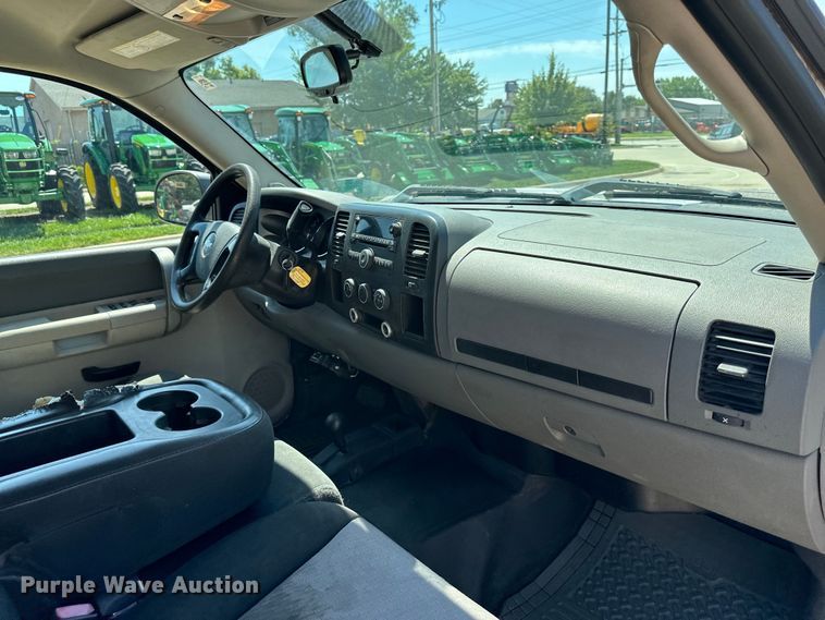 image for item DS4212 2008 Chevrolet  Silverado 2500HD Ext. Cab pickup truck