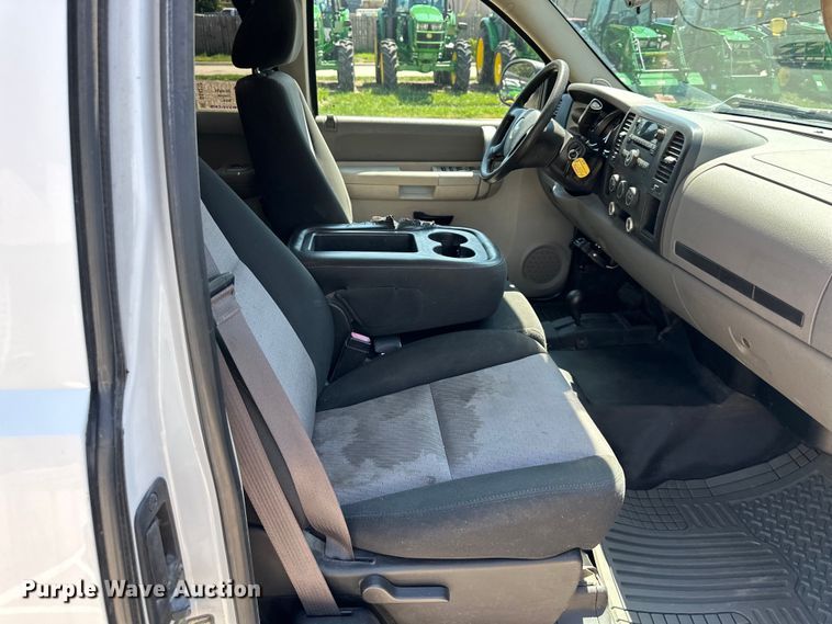image for item DS4212 2008 Chevrolet  Silverado 2500HD Ext. Cab pickup truck