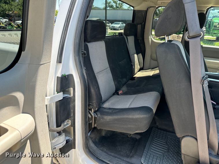 image for item DS4212 2008 Chevrolet  Silverado 2500HD Ext. Cab pickup truck