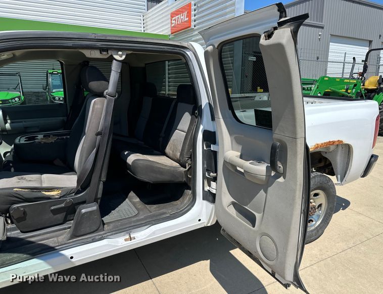 image for item DS4212 2008 Chevrolet  Silverado 2500HD Ext. Cab pickup truck