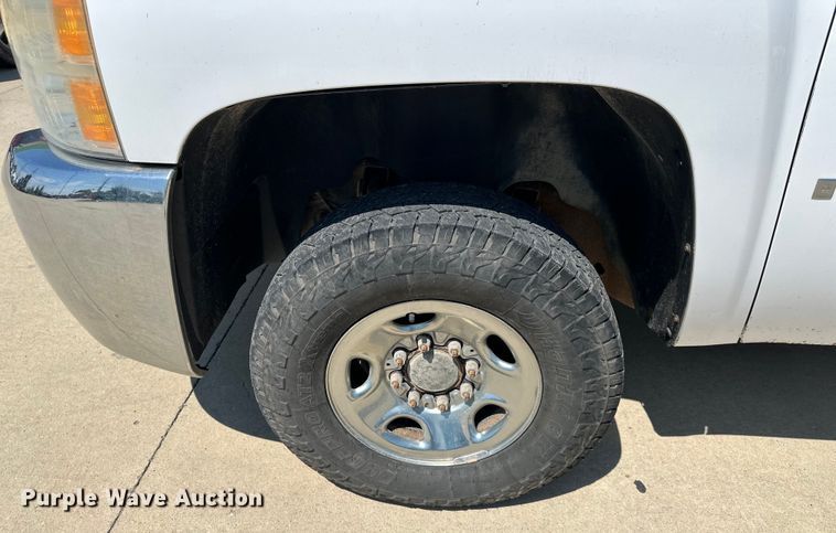 image for item DS4212 2008 Chevrolet  Silverado 2500HD Ext. Cab pickup truck