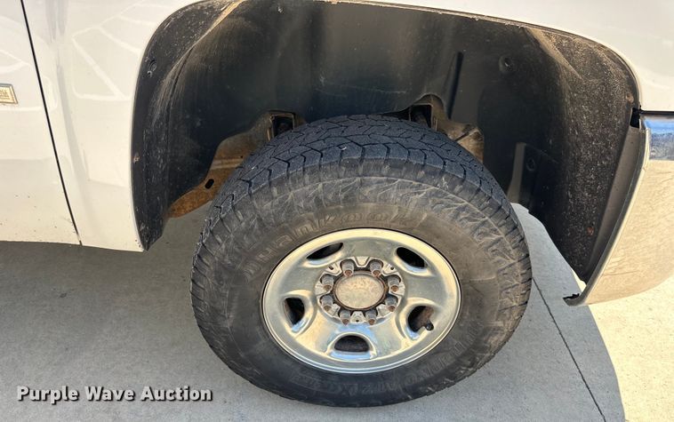 image for item DS4212 2008 Chevrolet  Silverado 2500HD Ext. Cab pickup truck