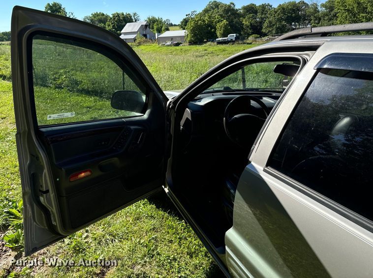 image for item DX0825 2000 Jeep Grand Cherokee SUV