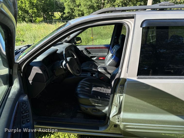image for item DX0825 2000 Jeep Grand Cherokee SUV