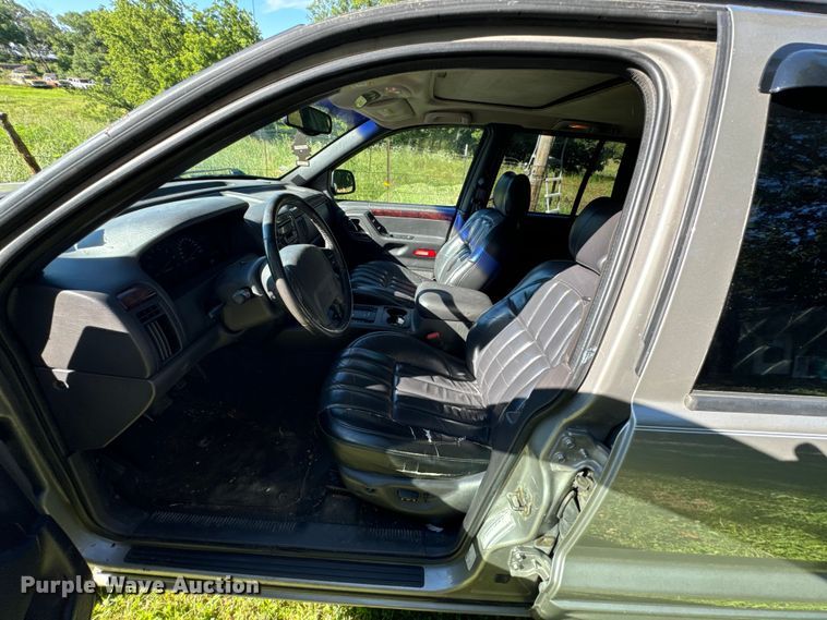 image for item DX0825 2000 Jeep Grand Cherokee SUV