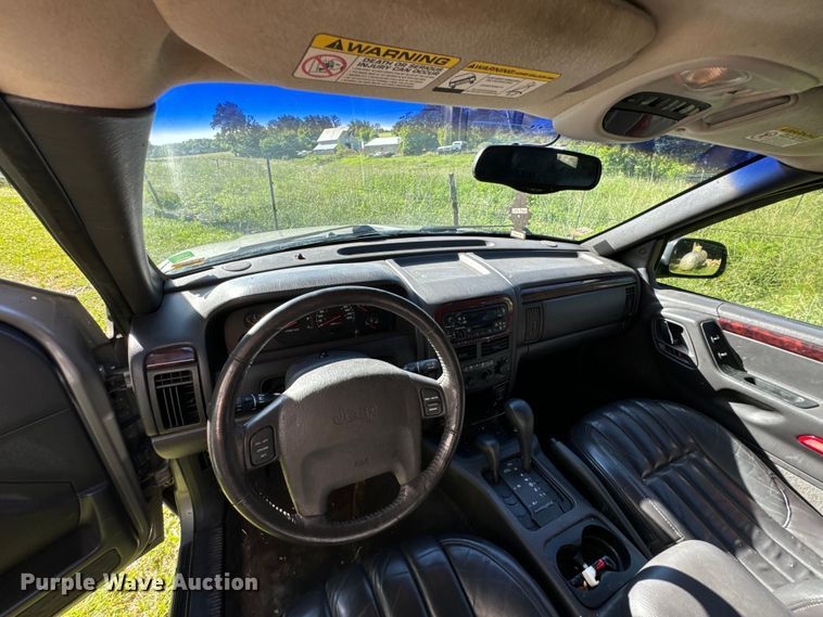 image for item DX0825 2000 Jeep Grand Cherokee SUV