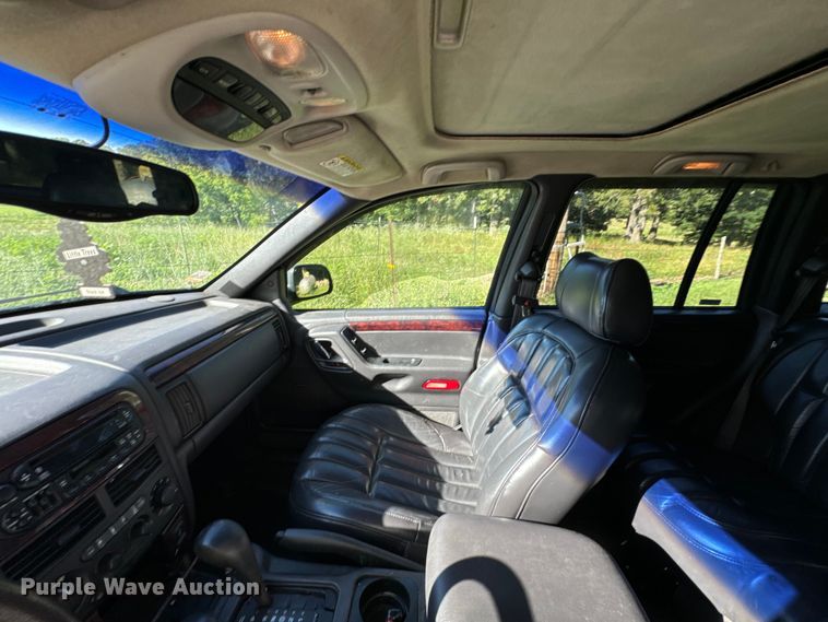 image for item DX0825 2000 Jeep Grand Cherokee SUV