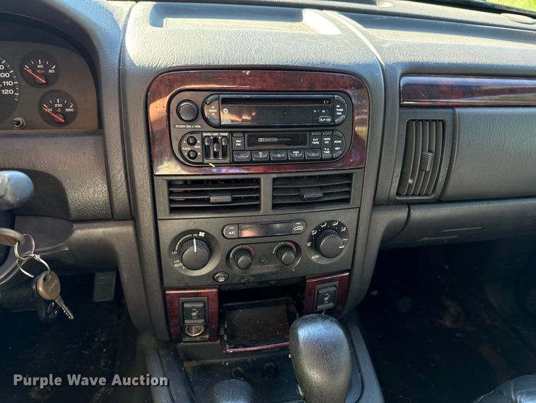 image for item DX0825 2000 Jeep Grand Cherokee SUV