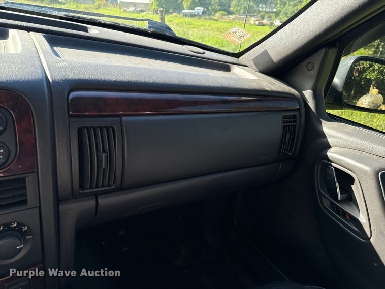 image for item DX0825 2000 Jeep Grand Cherokee SUV