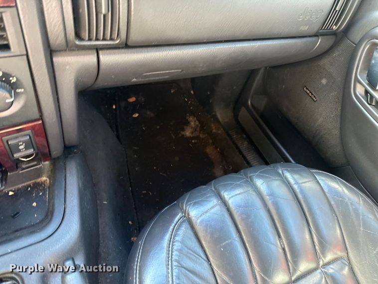 image for item DX0825 2000 Jeep Grand Cherokee SUV