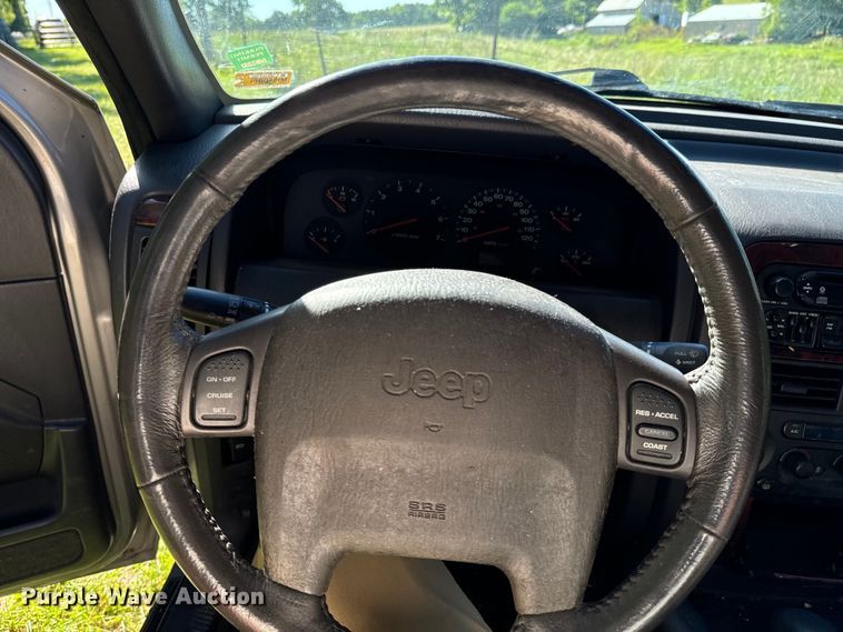 image for item DX0825 2000 Jeep Grand Cherokee SUV