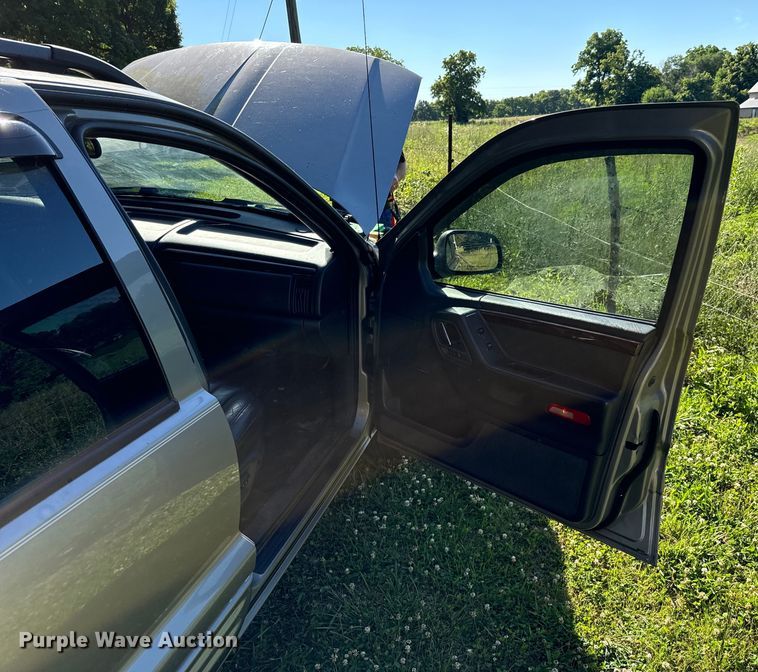 image for item DX0825 2000 Jeep Grand Cherokee SUV