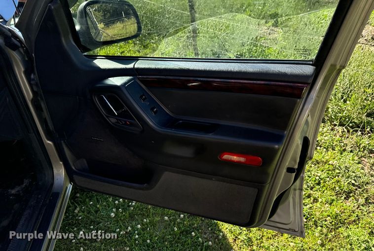 image for item DX0825 2000 Jeep Grand Cherokee SUV