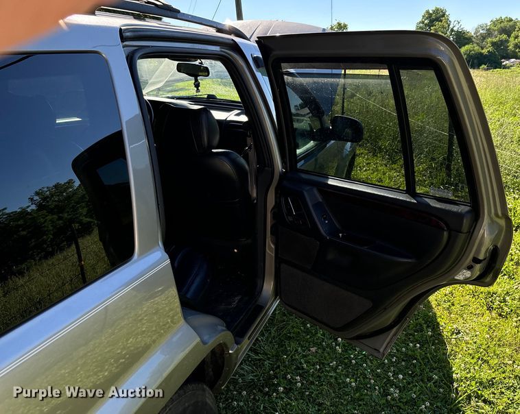image for item DX0825 2000 Jeep Grand Cherokee SUV
