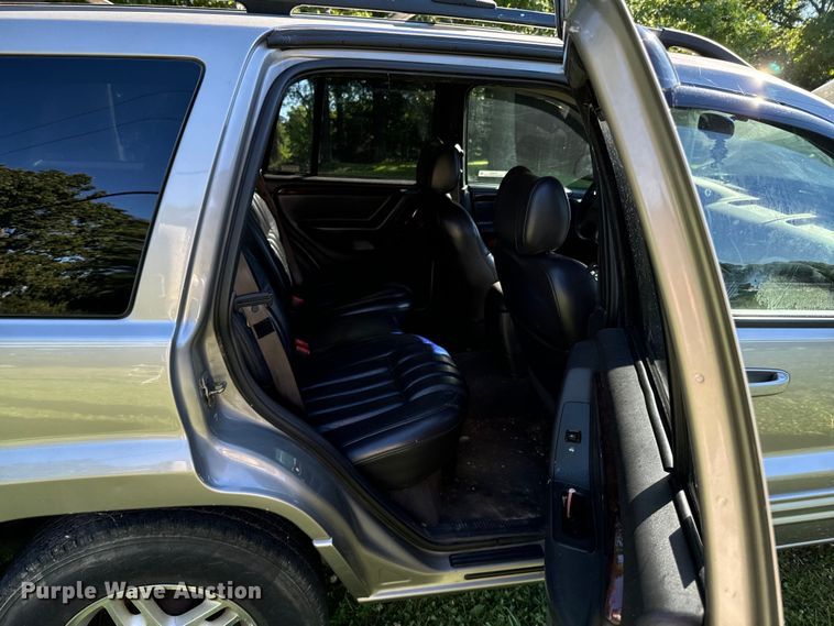 image for item DX0825 2000 Jeep Grand Cherokee SUV