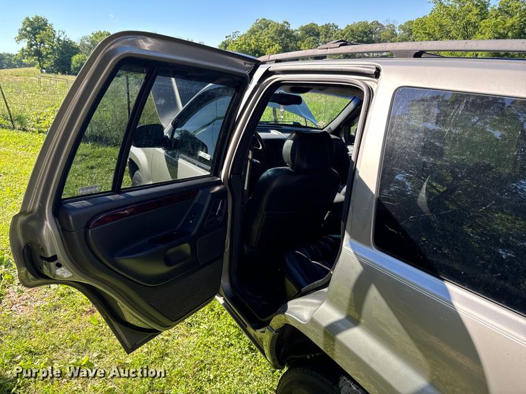 image for item DX0825 2000 Jeep Grand Cherokee SUV