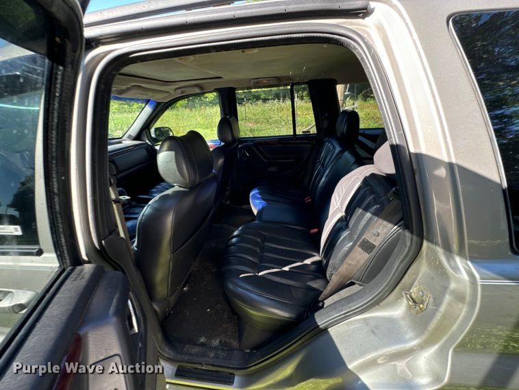 image for item DX0825 2000 Jeep Grand Cherokee SUV