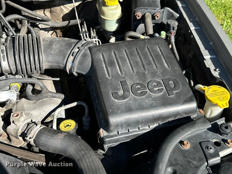 image for item DX0825 2000 Jeep Grand Cherokee SUV