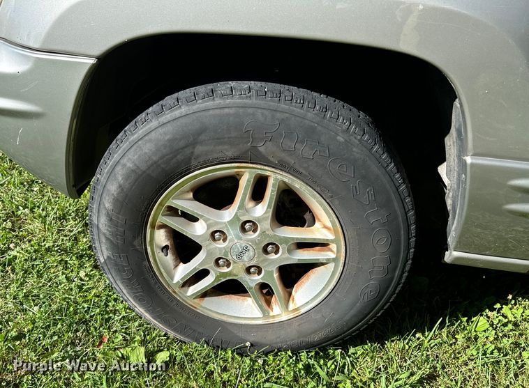 image for item DX0825 2000 Jeep Grand Cherokee SUV
