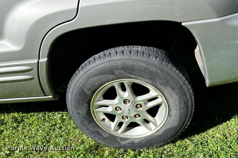 image for item DX0825 2000 Jeep Grand Cherokee SUV
