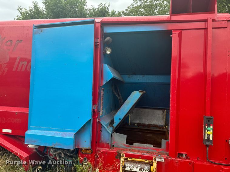 image for item DX0866 Labrie refuse truck bed